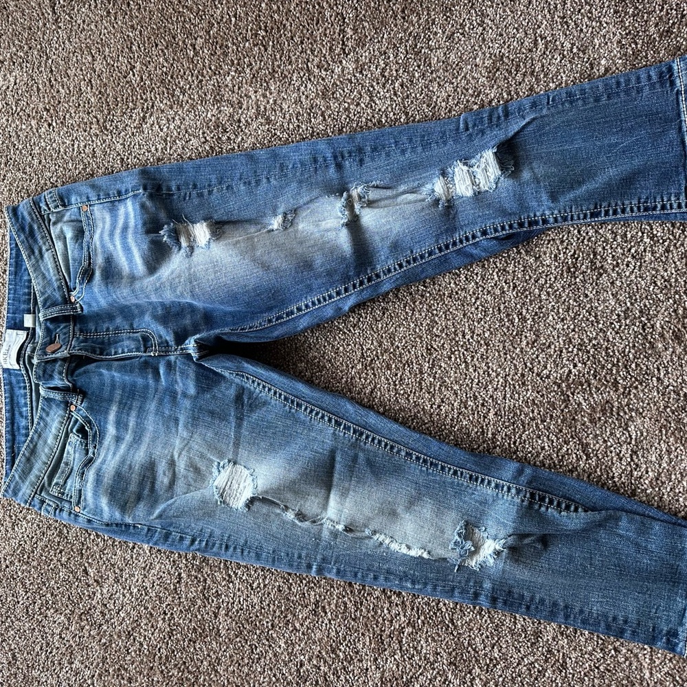 Buckle Women's Blue Distressed Cropped Jeans